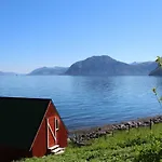 بيت للعطل Hjelvikhytta - Flott Beliggenhet Ved Sjoen Hjelvik