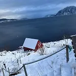 Hjelvikhytta - Flott Beliggenhet Ved Sjoen Dom wakacyjny Hjelvik