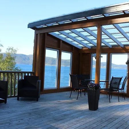 Hjelvikhytta - Flott Beliggenhet Ved Sjoen Holiday home Hjelvik