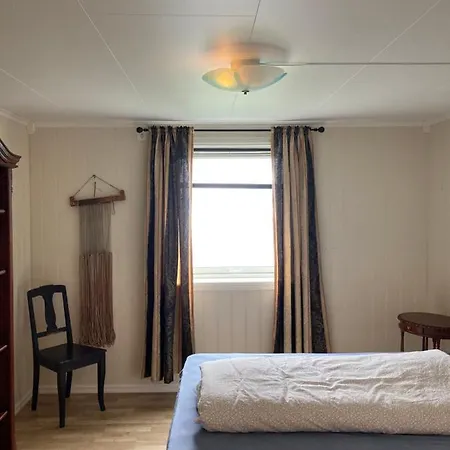 Hébergement de vacances Hjelvikhytta - Flott Beliggenhet Ved Sjoen *