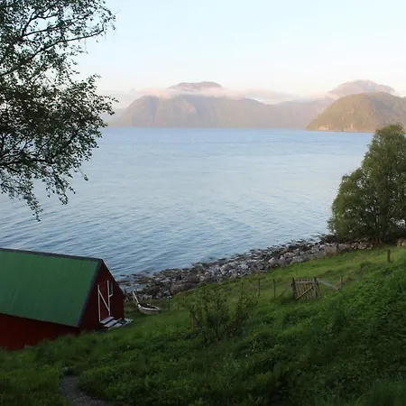 Hébergement de vacances Hjelvikhytta - Flott Beliggenhet Ved Sjoen