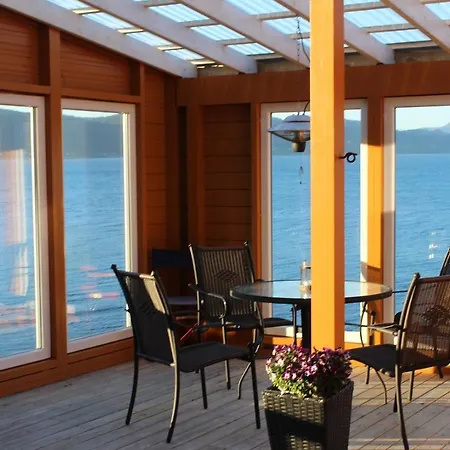 Hjelvikhytta - Flott Beliggenhet Ved Sjoen Ferienhaus Hjelvik