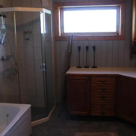 Holiday home Hjelvikhytta - Flott Beliggenhet Ved Sjoen