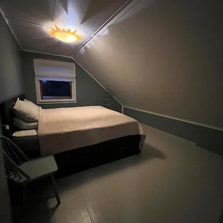 Hjelvikhytta - Flott Beliggenhet Ved Sjoen Holiday home