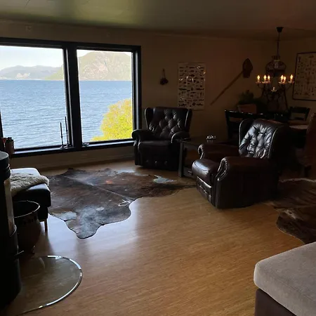 Holiday home Hjelvikhytta - Flott Beliggenhet Ved Sjoen