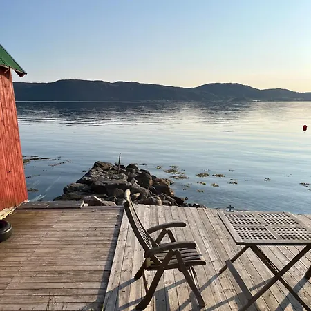 Hjelvikhytta - Flott Beliggenhet Ved Sjoen Hjelvik