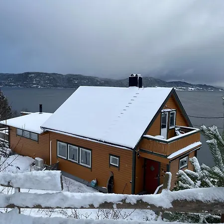 Hjelvikhytta - Flott Beliggenhet Ved Sjoen Holiday home