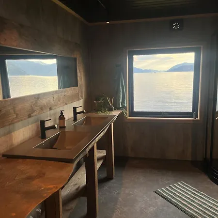 Hébergement de vacances Hjelvikhytta - Flott Beliggenhet Ved Sjoen Hjelvik