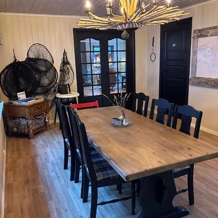 Hjelvikhytta - Flott Beliggenhet Ved Sjoen Hjelvik