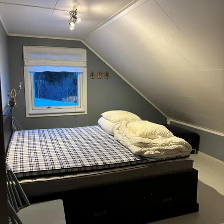 Feriehus Hjelvikhytta - Flott Beliggenhet Ved Sjøen *