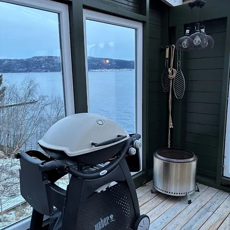 Feriehus Hjelvikhytta - Flott Beliggenhet Ved Sjøen *