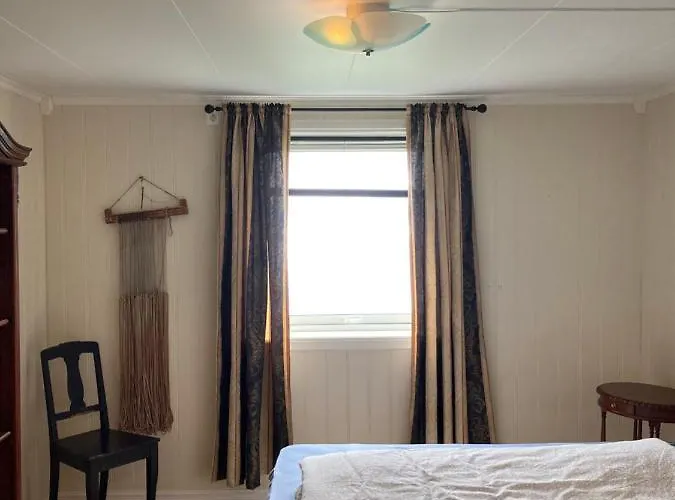 Ferienhaus Hjelvikhytta - Flott Beliggenhet Ved Sjoen *