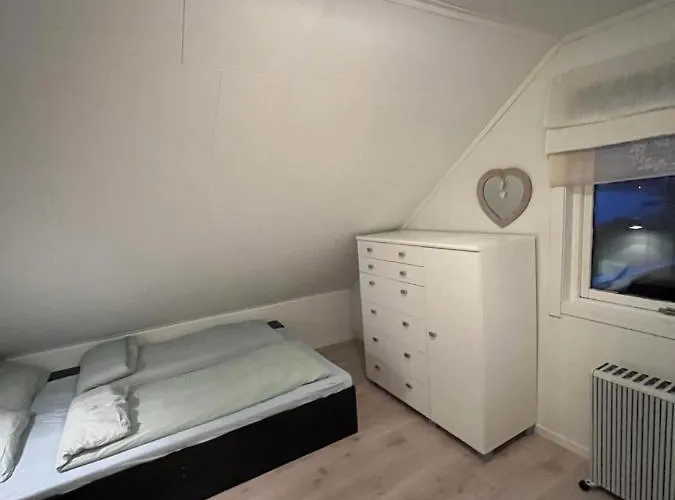 Hjelvikhytta - Flott Beliggenhet Ved Sjoen Ferienhaus *