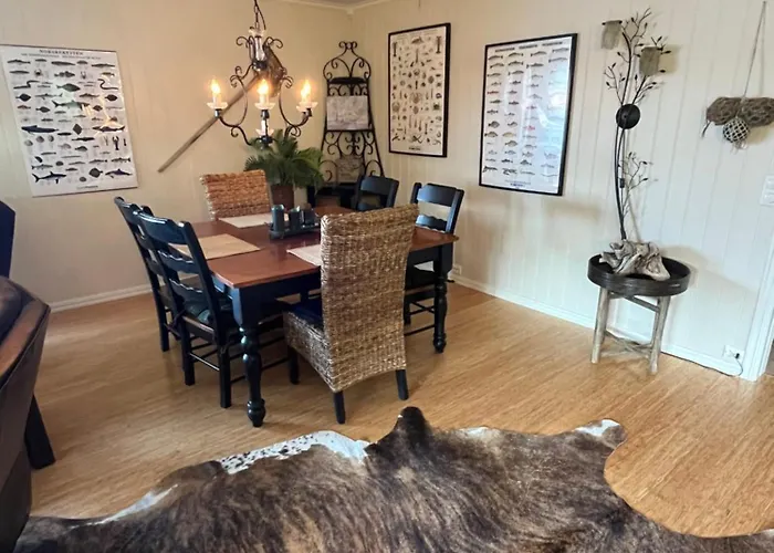 Hjelvikhytta - Flott Beliggenhet Ved Sjøen Feriehus Hjelvik