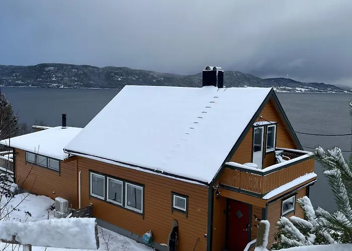 Hjelvikhytta - Flott Beliggenhet Ved Sjøen Feriehus