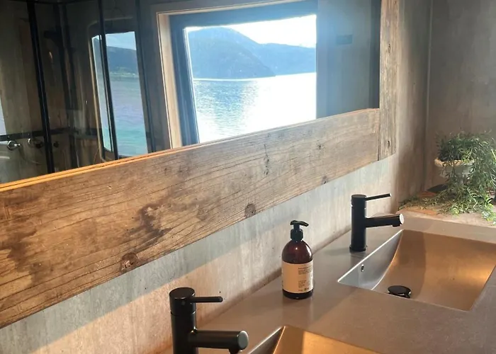 Hjelvikhytta - Flott Beliggenhet Ved Sjoen Casa vacanze Hjelvik