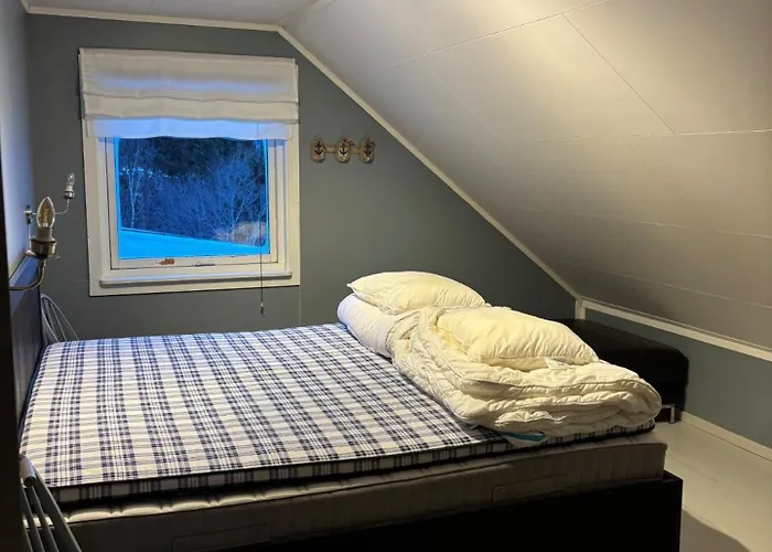 Feriehus Hjelvikhytta - Flott Beliggenhet Ved Sjøen *